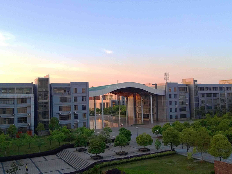 武漢工程大學